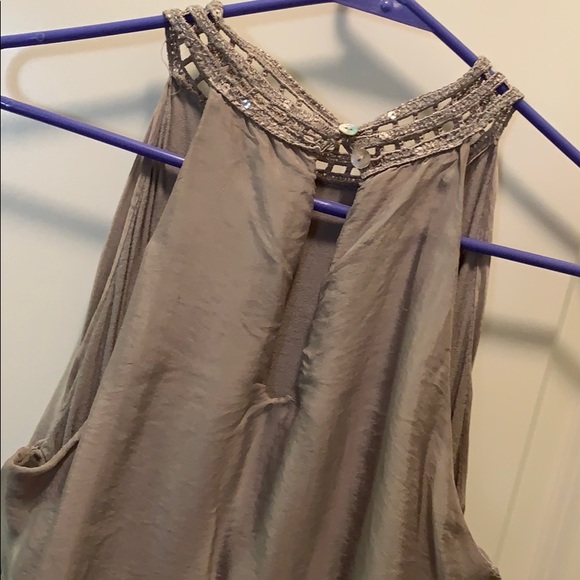 High neck classy tank - Picture 3 of 4